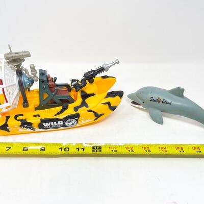 SHIP & SEA CREATURES TOY LOT