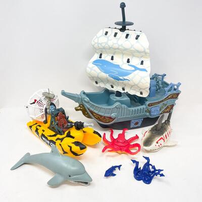 SHIP & SEA CREATURES TOY LOT