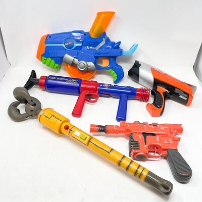 ASSORTED TOY WEAPON LOT