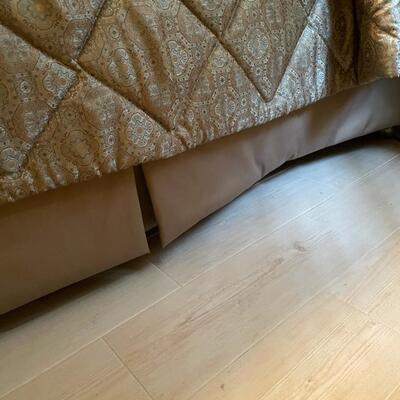 Lot 39  Custom Bedding Ensemble (Full Size)