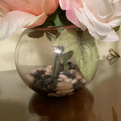 Lot 63  Pair of Small Lamps and Flower Arrangement