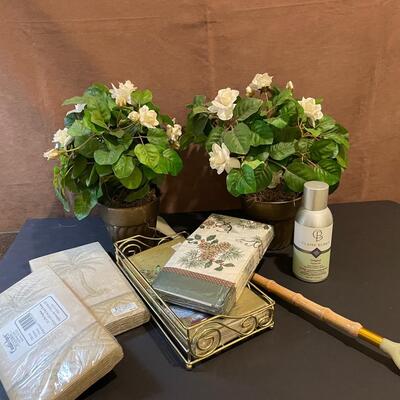 Lot 69  Bathroom Decor