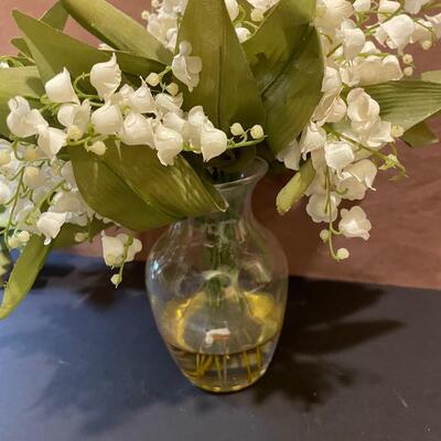 Lot 70  Lily of the Valley Decor