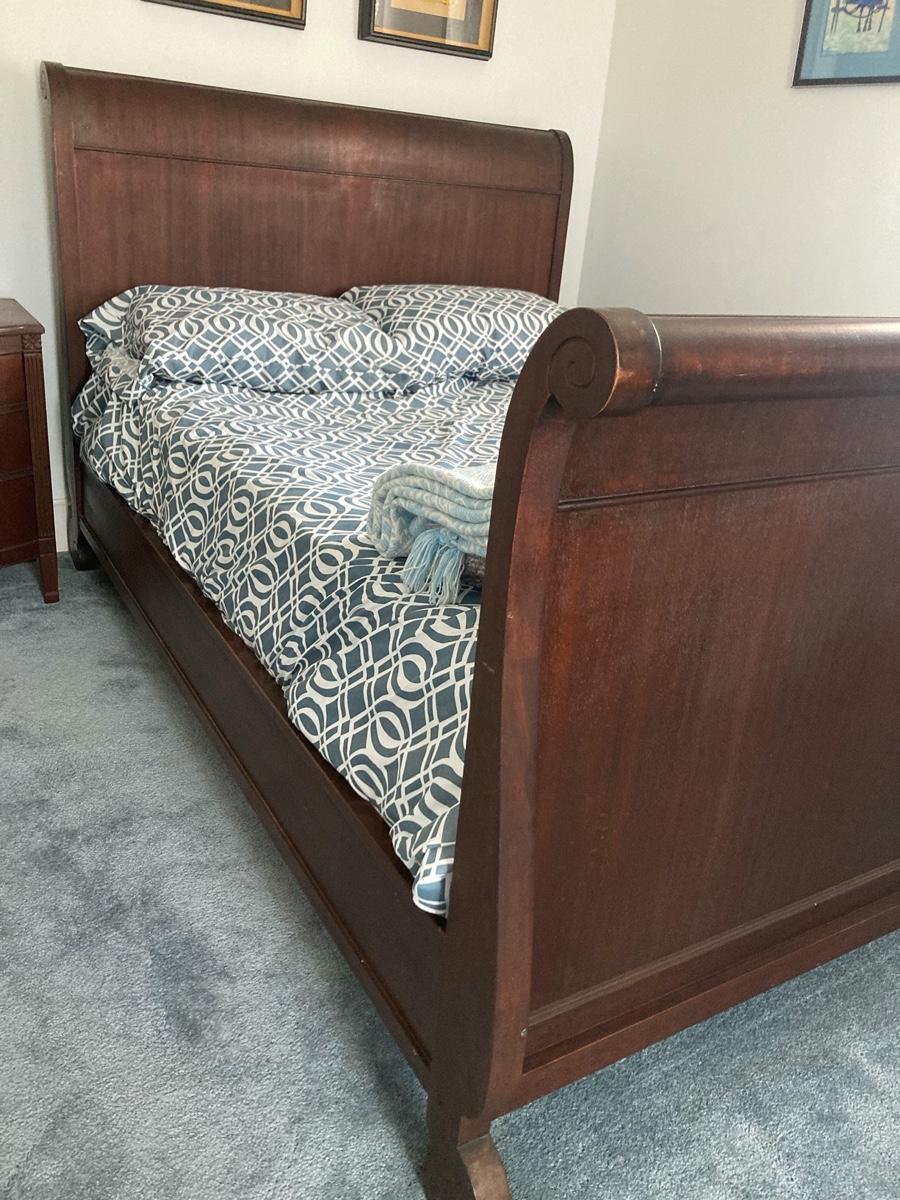 ANTIQUE SLEIGH BED