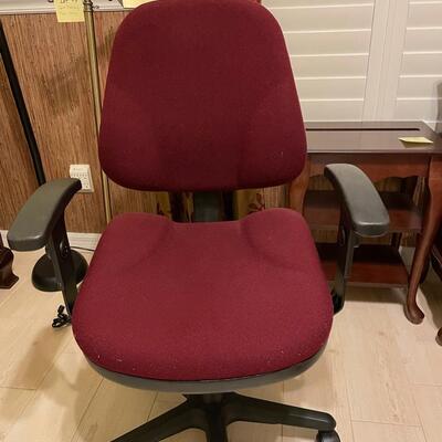 Lot 100  Office Chair