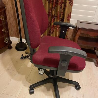 Lot 100  Office Chair