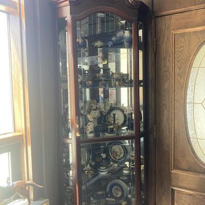 Corner Lighted & Mirrored Display Cabinet