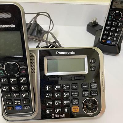 Lot 107  Cordless Phone with 5 Extensions