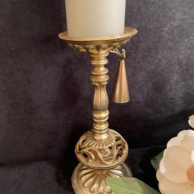 Lot 121  Magnolia Decor