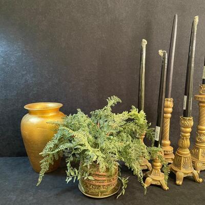 Lot 122  Candlestick set Decor
