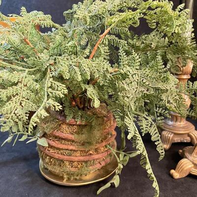 Lot 122  Candlestick set Decor