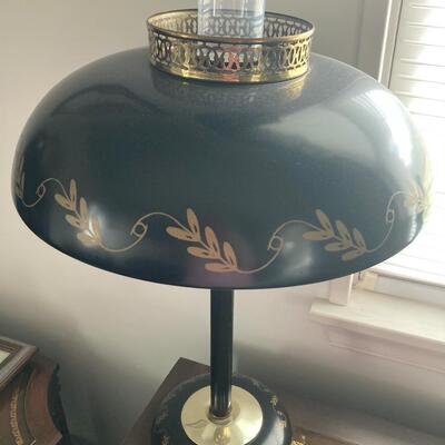 Black tole lamp