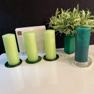 Lot 140  Green Decor Misc