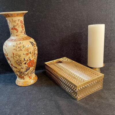 Lot 141  Decor Misc with Asian Vase