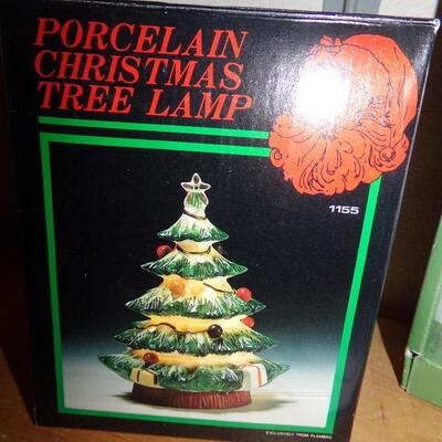 LOT 103  WALL CLOCK AND CHRISTMAS TREE LAMP