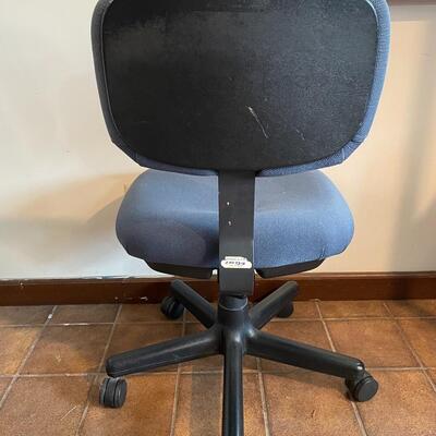 BLUE ARMLESS OFFICE CHAIR