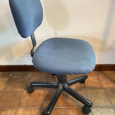 BLUE ARMLESS OFFICE CHAIR
