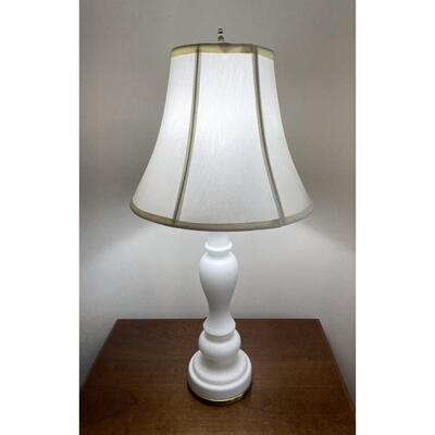 WHITE TABLE LAMP W/ SHADE