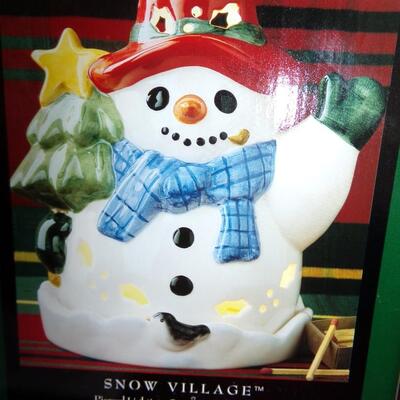LOT 140 NEW PFALTZGRAFF LIGHTED SNOWMAN & HOUSE CANDLE HOLDER