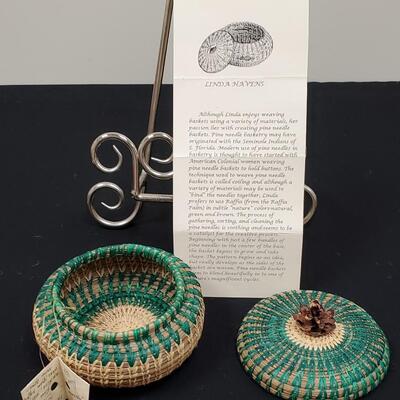 Pine Needle Woven Basket with lid