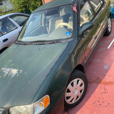 lot 352- 2001 Toyota Corolla 4s green runs great. Title is clear and in hand!