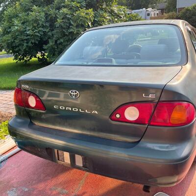 lot 352- 2001 Toyota Corolla 4s green runs great. Title is clear and in hand!