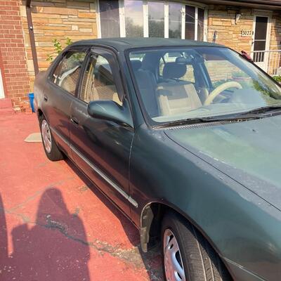 lot 352- 2001 Toyota Corolla 4s green runs great. Title is clear and in hand!