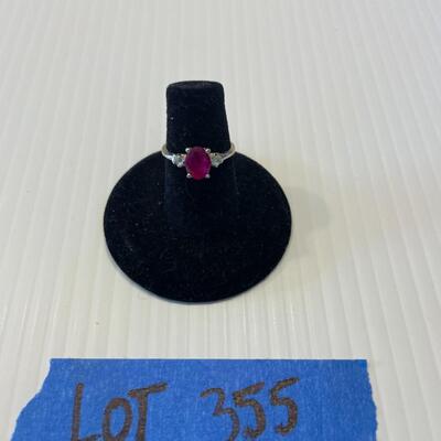 lot 355- 10K white gold ring