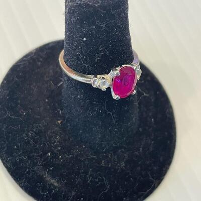 lot 355- 10K white gold ring
