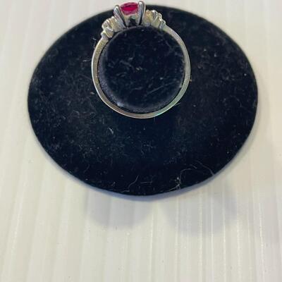 lot 355- 10K white gold ring