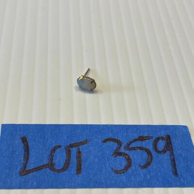 lot 359- 14K gold and opal earring