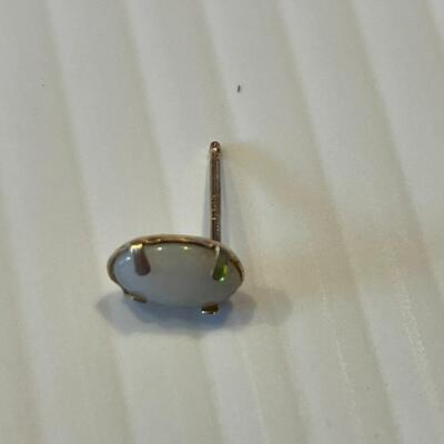 lot 359- 14K gold and opal earring