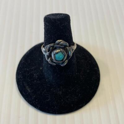 lot 362- Sterling silver and turquoise ring