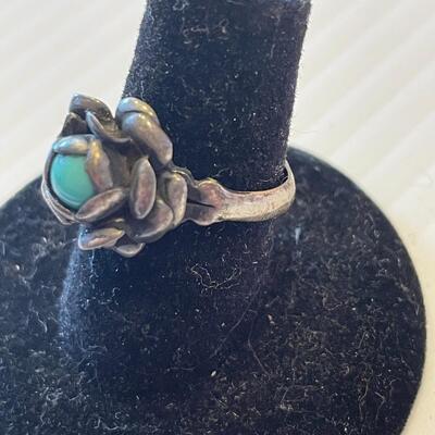 lot 362- Sterling silver and turquoise ring
