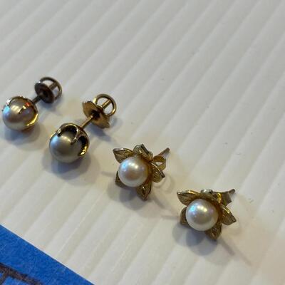 lot 363- 2 pairs of 14K gold and cultured pearl earrings 2 pairs