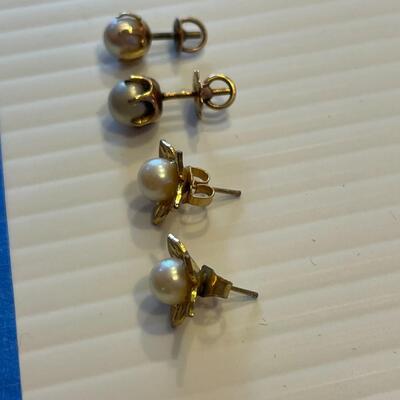 lot 363- 2 pairs of 14K gold and cultured pearl earrings 2 pairs