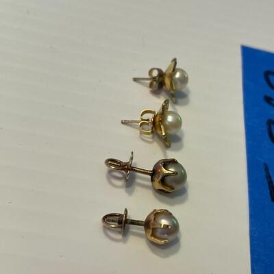 lot 363- 2 pairs of 14K gold and cultured pearl earrings 2 pairs