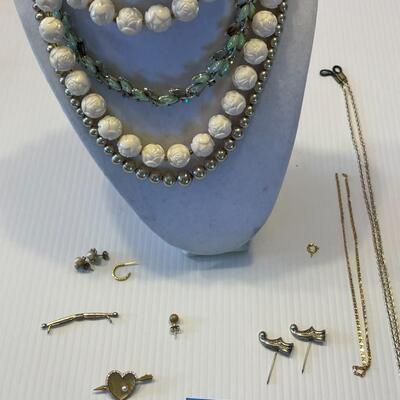 lot 365- misc. costume jewelry