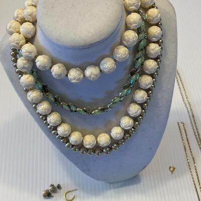 lot 365- misc. costume jewelry