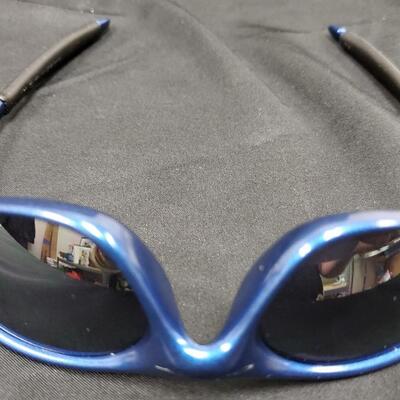 Oakley Ladies Sunglasses, bag, and case 