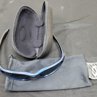 Oakley Ladies Sunglasses, bag, and case 
