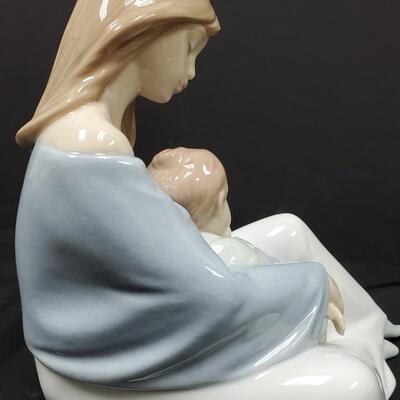 NAO by Lladro - The Greatest Bond 