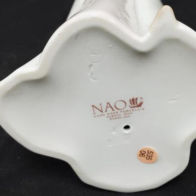 NAO - Elegant Pose     Lladro Collectible 