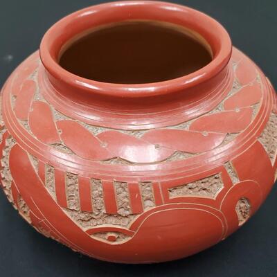 Juan de'Oriente ` Felipe Guticirez  Pot   Handmade in Nicaragua