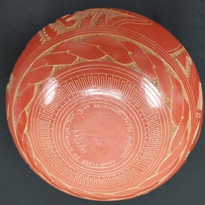 Juan de'Oriente ` Felipe Guticirez  Pot   Handmade in Nicaragua