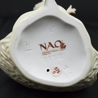 NAO - Gentle Breeze     Lladro Collectible 