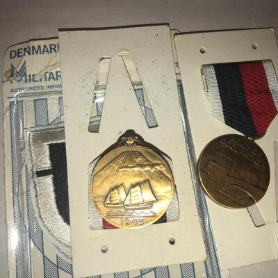 3 Military Items, Patch, Pins, Awards (Lot 73)