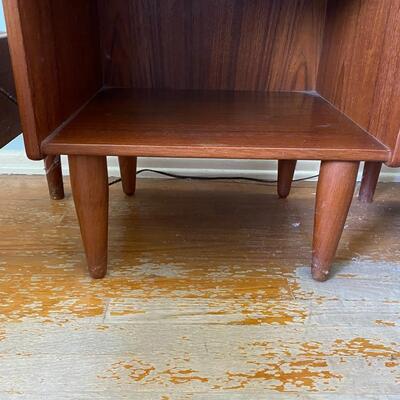 Mid Century Modern Wood Side Table Night Stand with Drawer