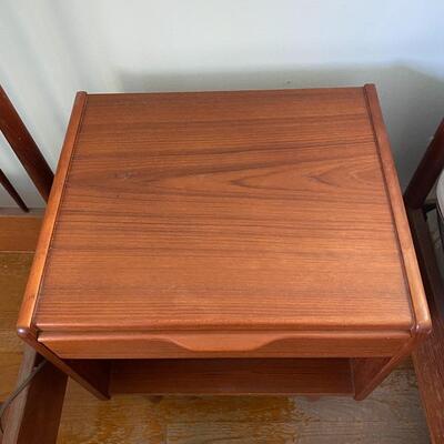 Mid Century Modern Wood Side Table Night Stand with Drawer