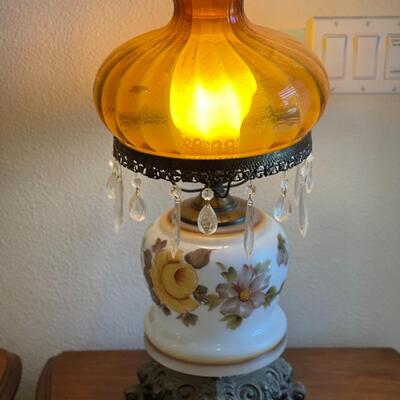 Lot 1 Vintage Hurricane Lamp (works)